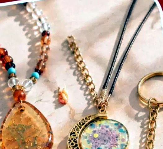 Dried flower jewelry